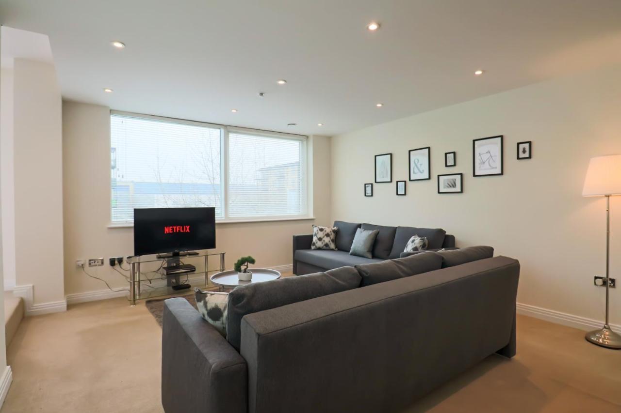 Portfolio Apartments - Welwyn Business Park ウェリン・ガーデン・シティ エクステリア 写真